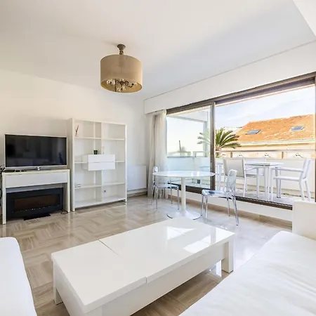 64 Antibes - Stunning 1-bedroom With Terrace At Gray D'albion