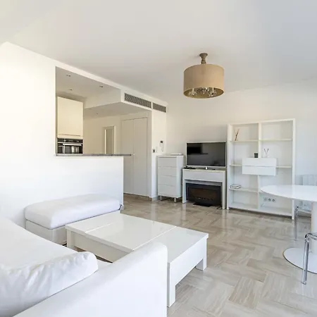 64 Antibes - Stunning 1-bedroom With Terrace At Gray D'albion Apartmán